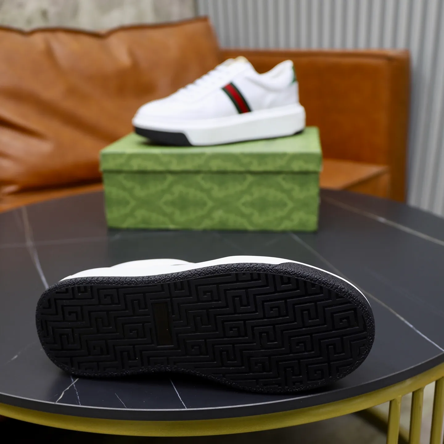 Ex-factory price: 462💰🙅‍♂️🙅‍♂️🙅‍♂️ Brand: GUCCI Standard code: 38-44 (45 customized) Grade: Same as the official website Material: Original material splicing Comfortable and breathable lining Lightweight and wear-resistant sports outsole Style category: Men's fashionable casual shoes Running sneakers Distinguished luxury brand elements Top luxury Color: actual picture color